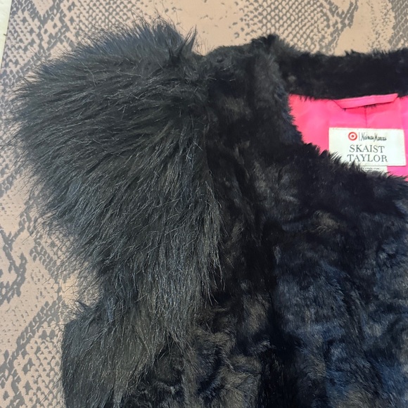 Neiman Marcus target Skaist Taylor Women’s Black Faux Fur Vest with Pink Lining - Picture 3 of 8